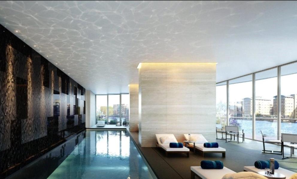 ナイロビにあるHays Suites Hotelのリビングルーム(プール付)