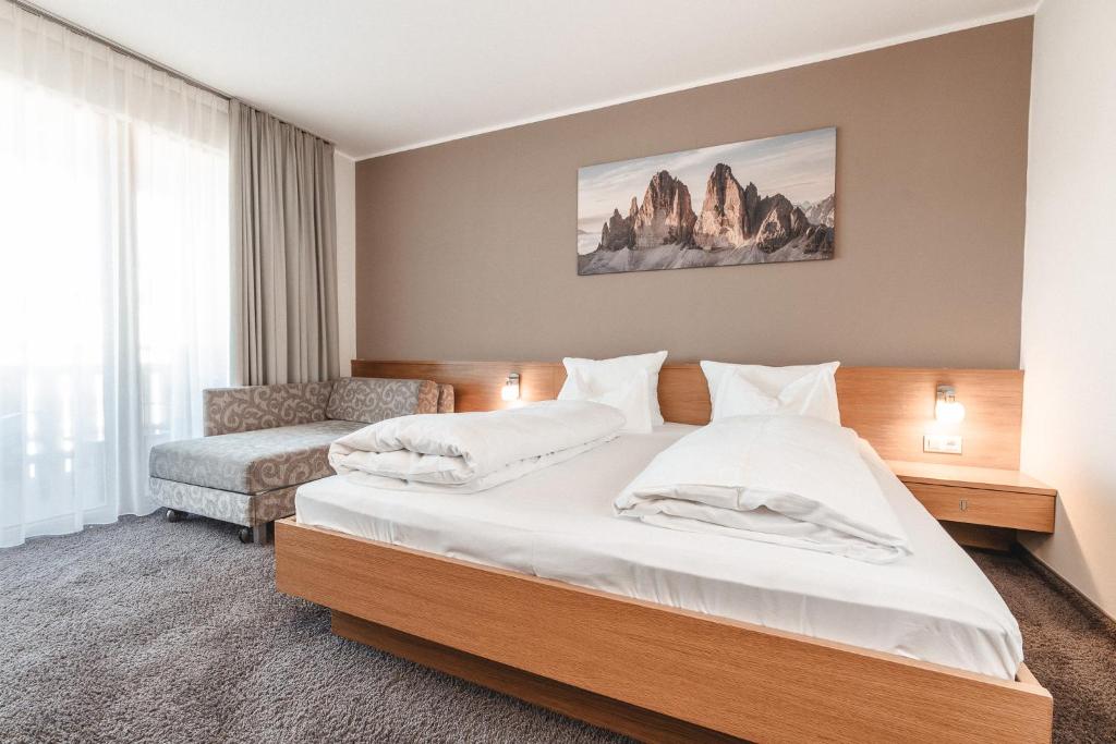 Hotel Reischach - Deluxe Double Room (2 Adults + 1 Child)
