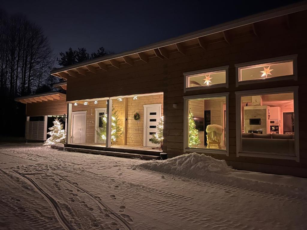 Το κτήριο όπου στεγάζεται  η βίλα