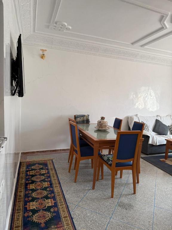 TV a/nebo společenská místnost v ubytování Appartement central à Témara, proche de Rabat