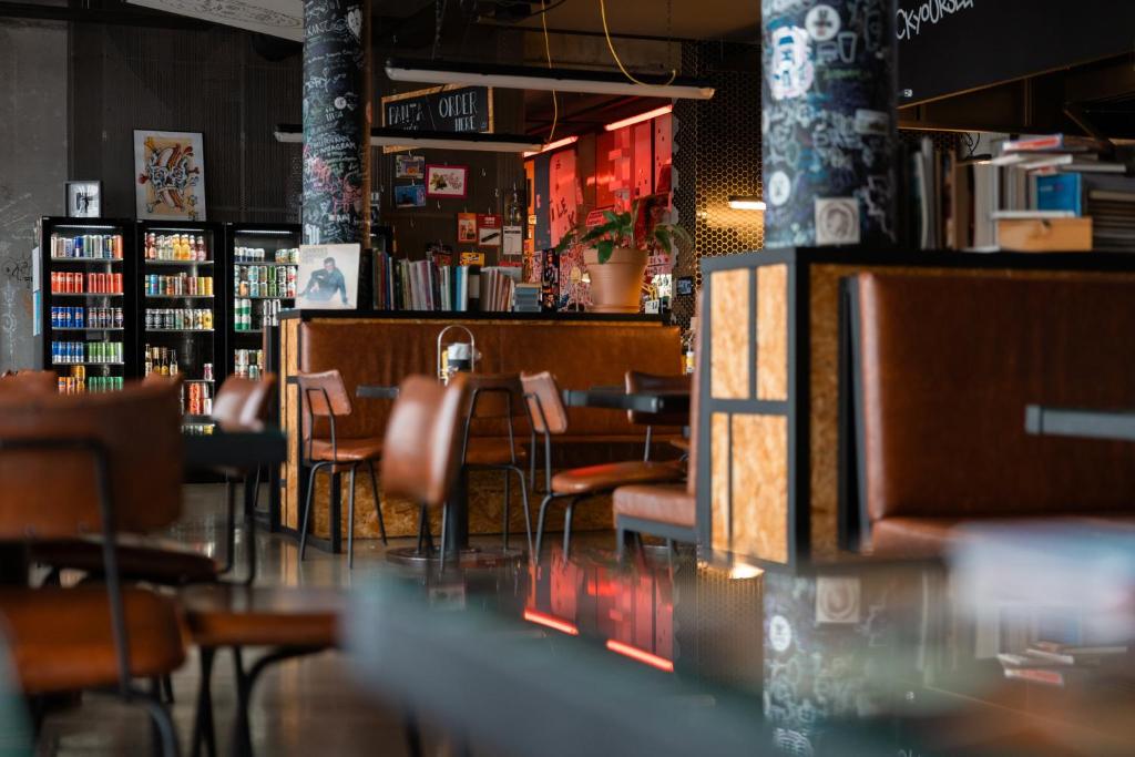 Lounge nebo bar v ubytování Exeter Hotel