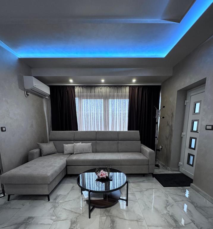 a living room with a couch and a table at Studio apartman Luna in Vinkovci