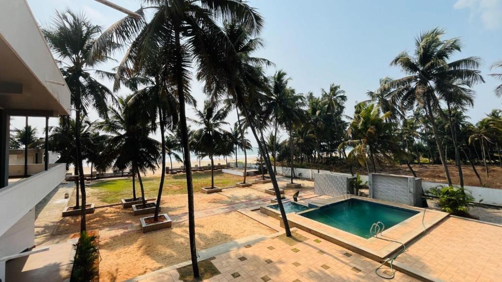 La alberca dentro o cerca de Ocean Resorts