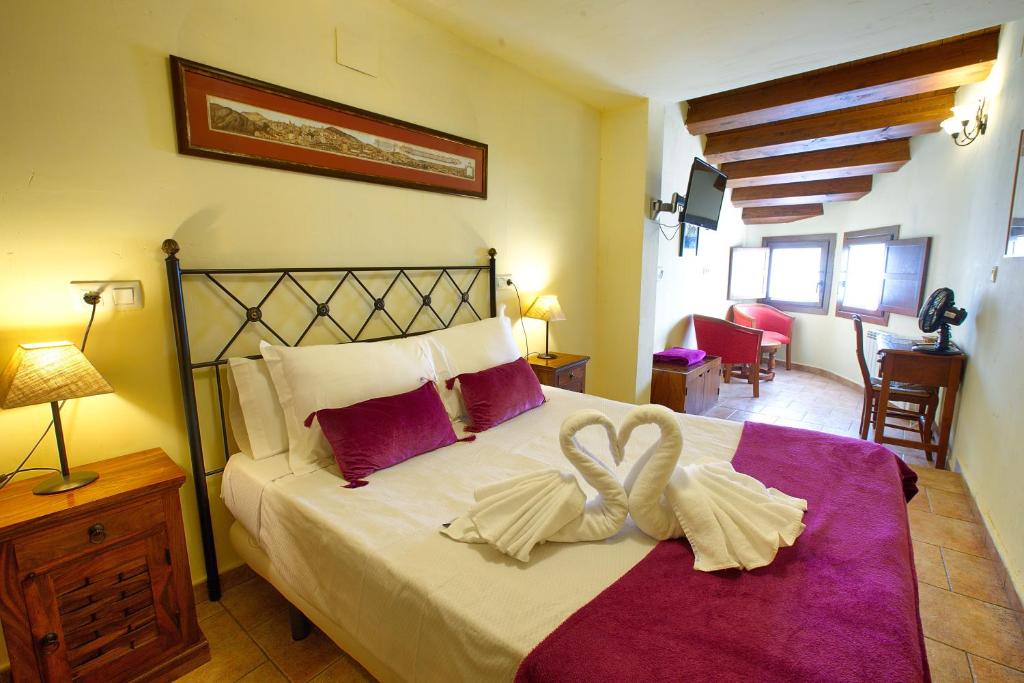 Ένα ή περισσότερα κρεβάτια σε δωμάτιο στο Hostal San Pedro