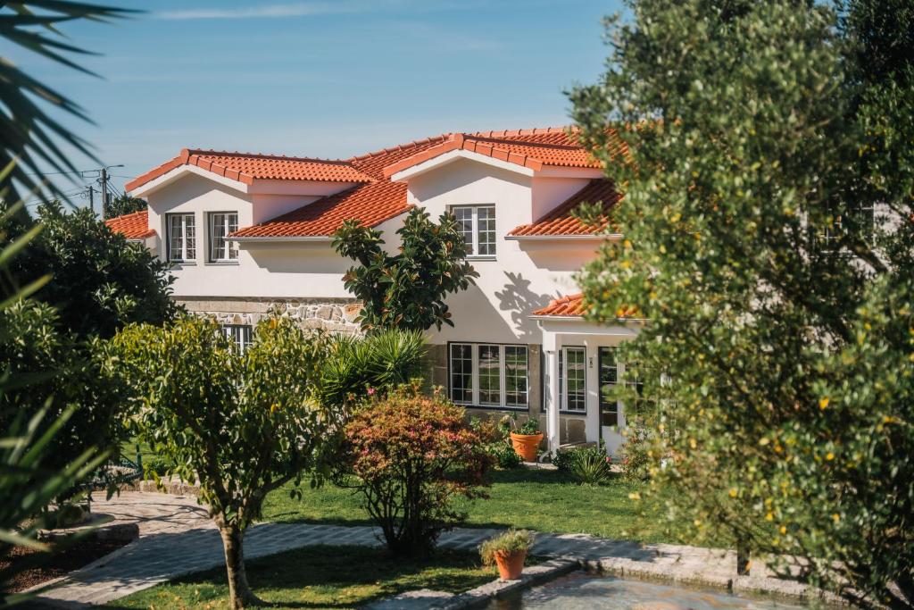 a large white house with an orange roof at Quinta da Victória by venimar in Viana do Castelo