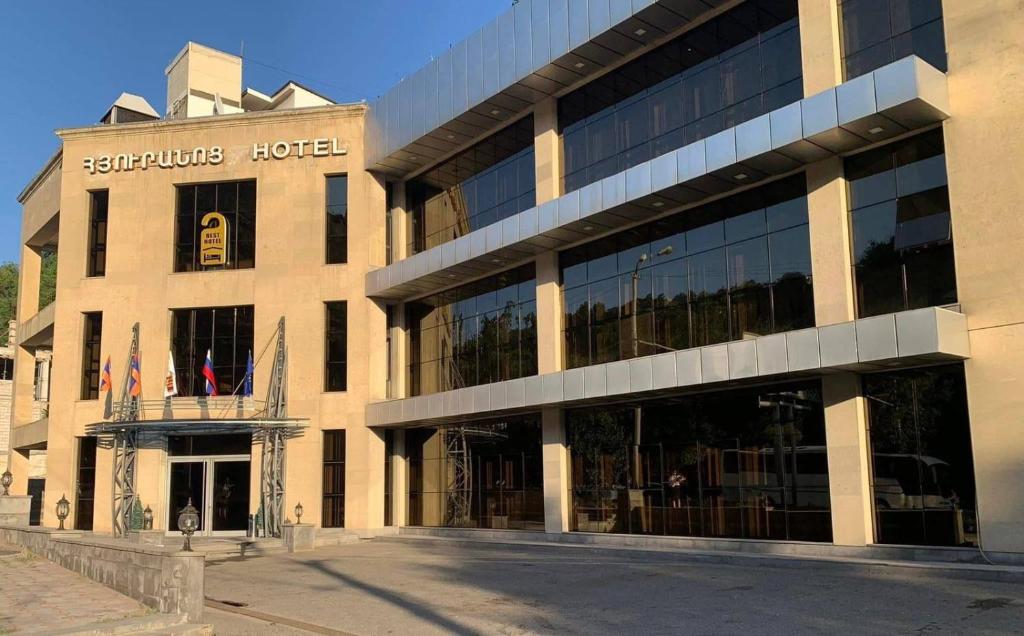 Το κτήριο όπου στεγάζεται  το ξενοδοχείο