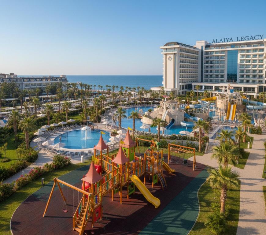 Bazén v ubytování Alaia Legacy Resort Hotel nebo v jeho okolí