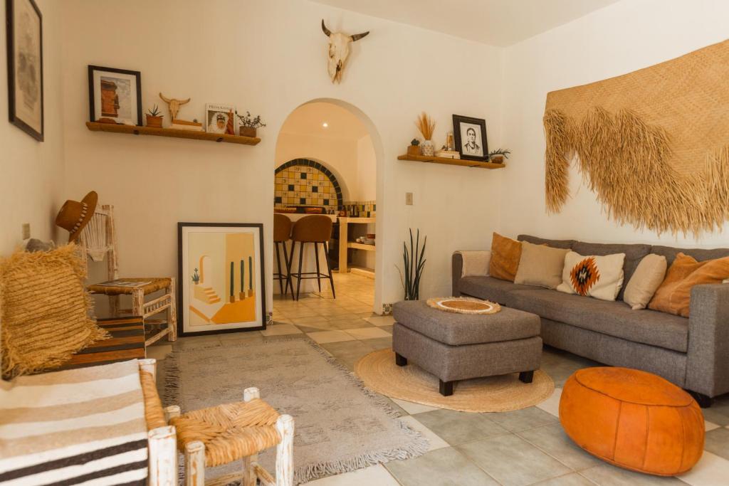 Posezení v ubytování Cien Palmas- Authentic Mexican Casita 1 -Downtown