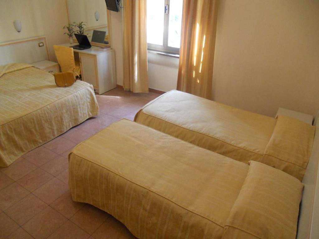 Postel nebo postele na pokoji v ubytování Hotel Adler