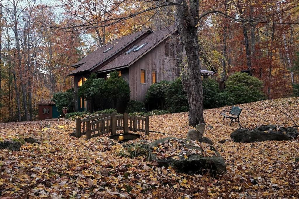 Κήπος έξω από το Lakeside Cozy Home At Winni Close To Abenaki Ski Area And Boat Launch