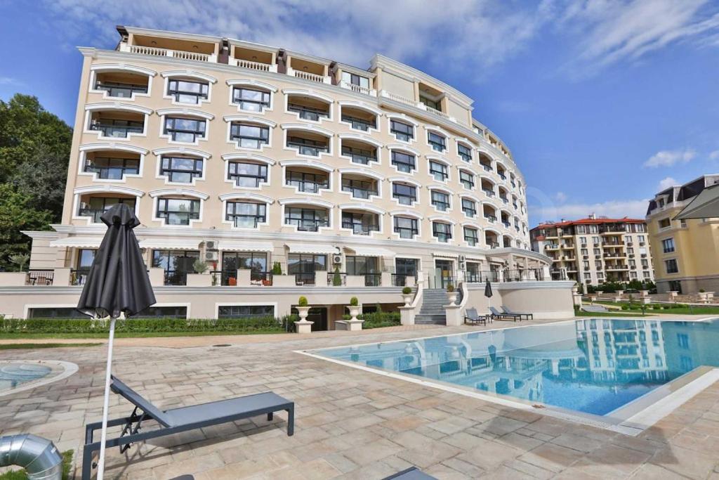 Бассейн в Carpe Vita explorer suit или поблизости