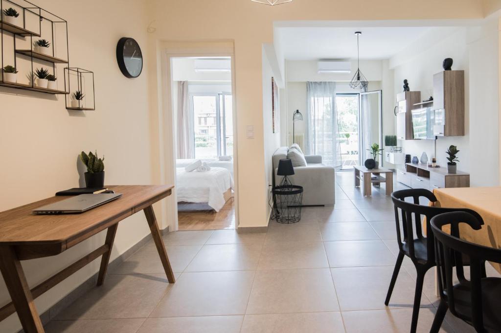 ANDIE Renovated 2BR in Kallithea, Sleeps 6