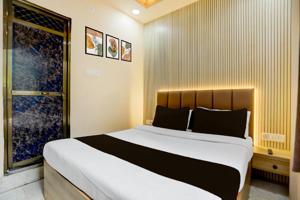 Giường trong phòng chung tại SPOT ON Ashirwad Residency