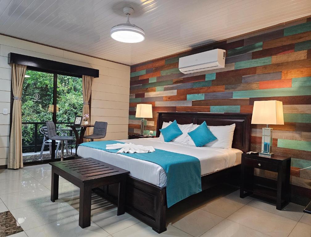 Calathea Hotel Monteverde - Zimmer Mit Kingsize-Bett Und Balkon