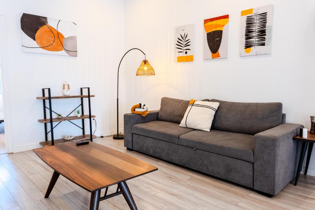 a living room with a couch and a coffee table at AFRICA - SelfCheckIn - Plateau - St-Laurent in Montréal