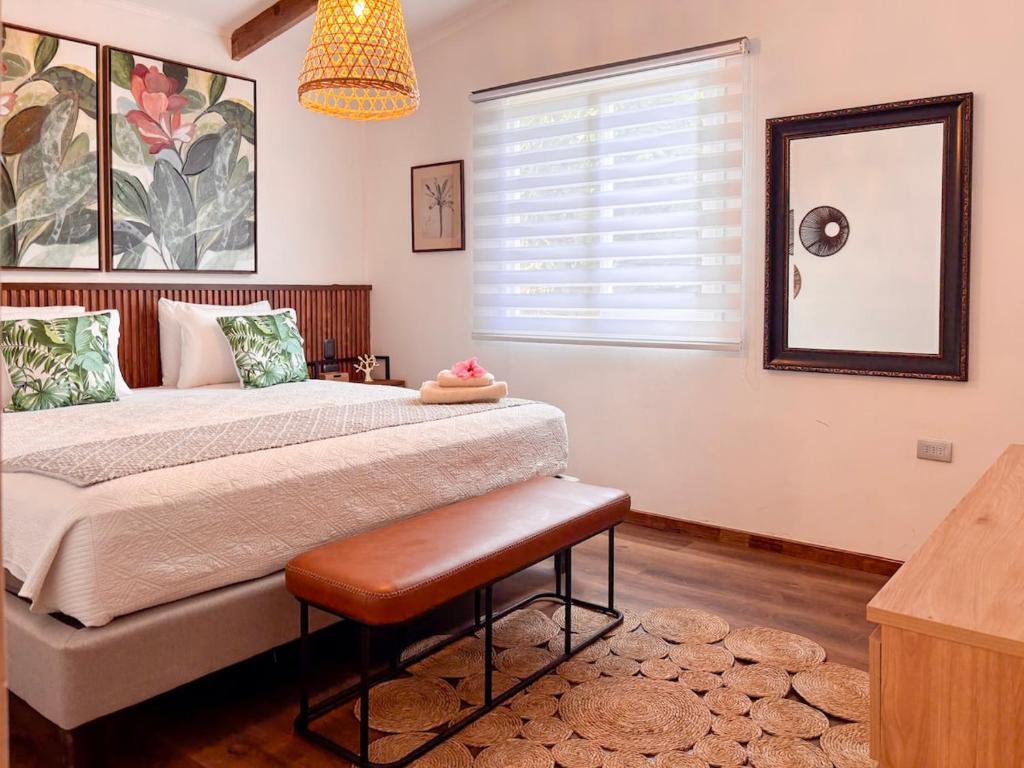 Ένα ή περισσότερα κρεβάτια σε δωμάτιο στο Hare Mahalo