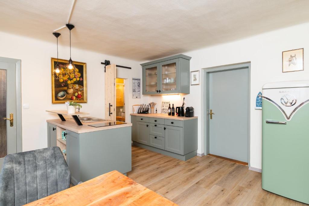 Η κουζίνα ή μικρή κουζίνα στο Romantisches Weinkellerhäuschen mit Whirlpool