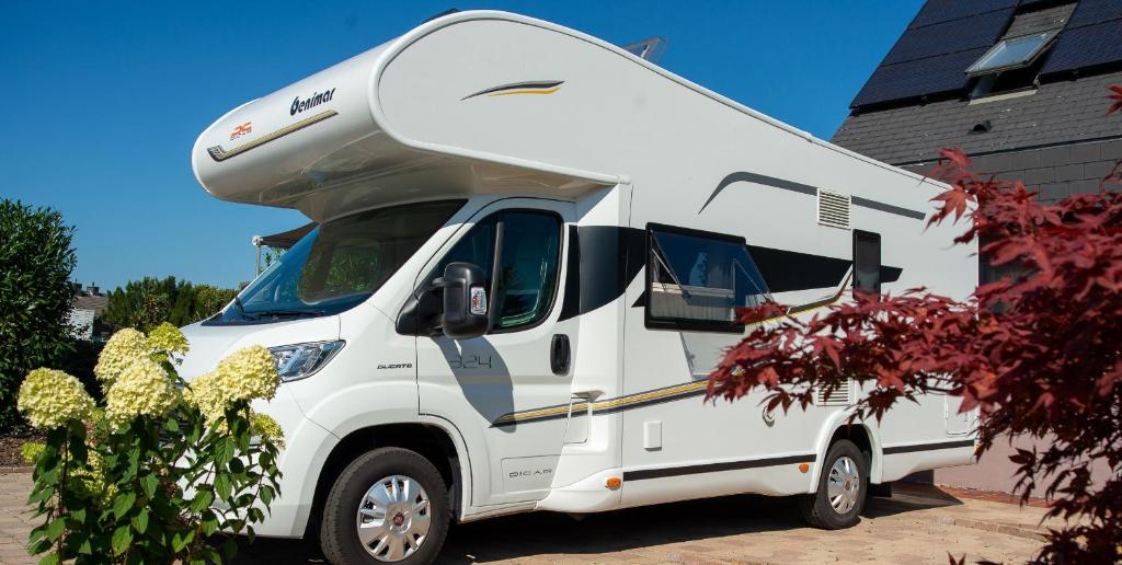 Imagine din galeria proprietății Camper max 5p, unique experience, terras, central Belgium în Denderleeuw