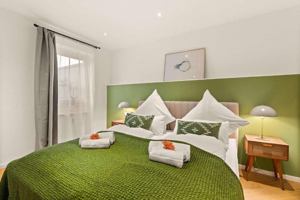 Postel nebo postele na pokoji v ubytování Superior Apartment Dingolfing - Design & Komfort