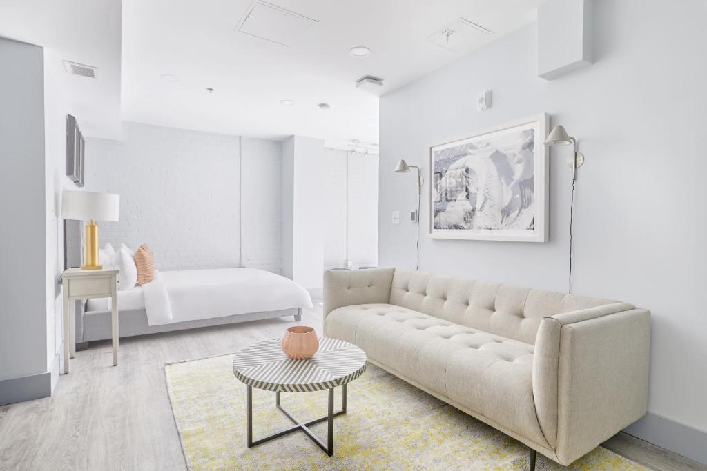 Postel nebo postele na pokoji v ubytování The King Street House By Kasa