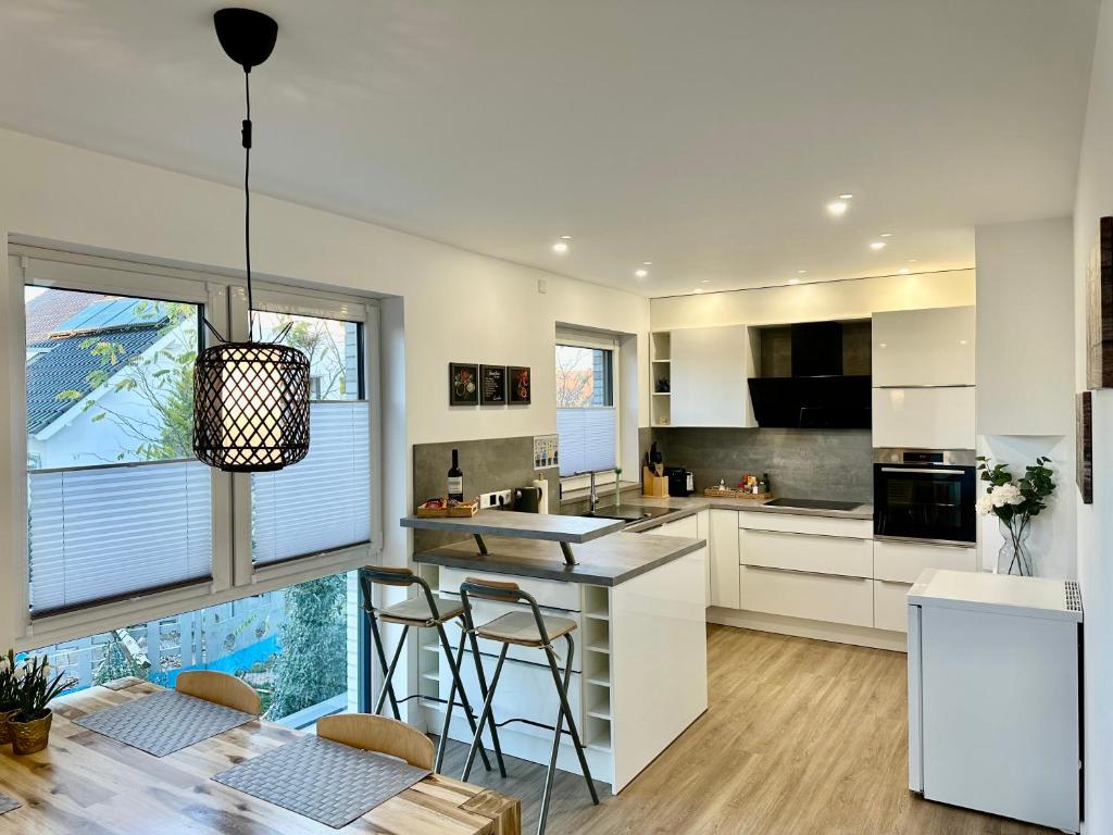 Η κουζίνα ή μικρή κουζίνα στο Modernes deluxe Apartment für 4 Pers in Kaarst Nähe Düsseldorf