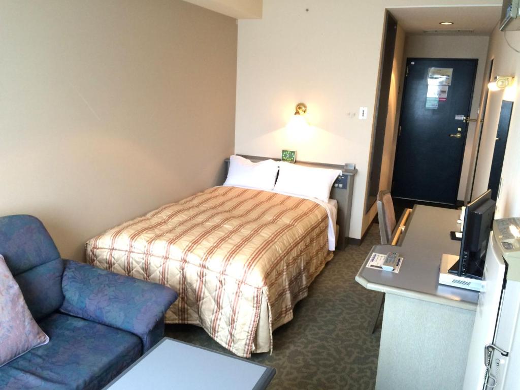 Postel nebo postele na pokoji v ubytování Hotel Crown Hills Takaoka