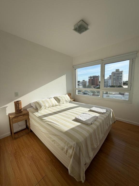 Ένα ή περισσότερα κρεβάτια σε δωμάτιο στο Alquiler temporal con cochera privada zona centro