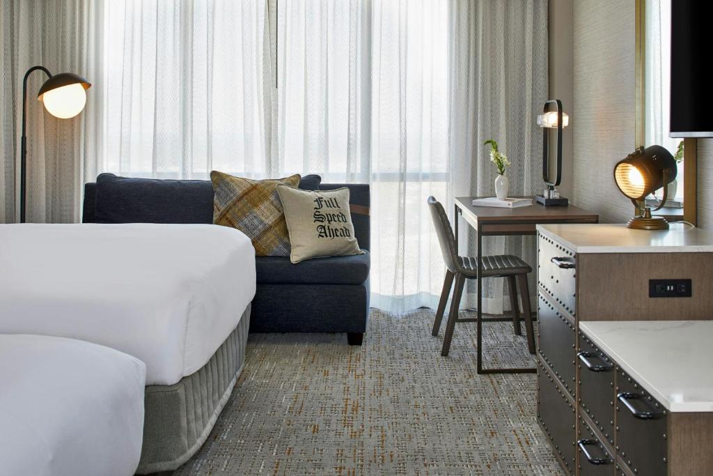 Renaissance Mobile Riverview Plaza Hotel - 