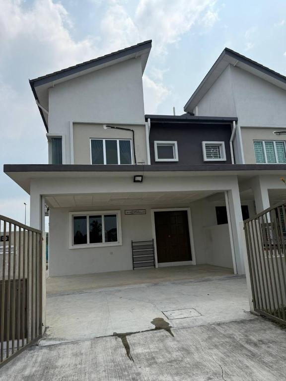 MKB Homestay Villa - 4 Bed Room Semi-D with Free Parking
