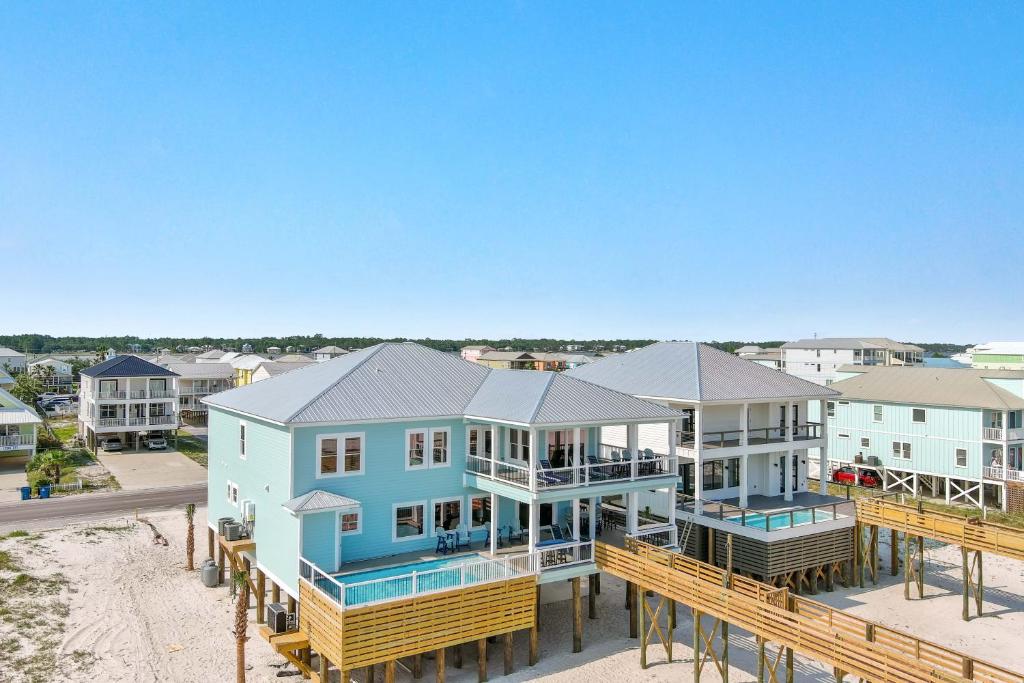 NEW Aqua Vista by GSVR - Beachfront Home with Pool, Theater & Game Room - Free Activities and Golf