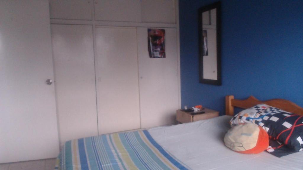 Ένα ή περισσότερα κρεβάτια σε δωμάτιο στο apartamento amplio