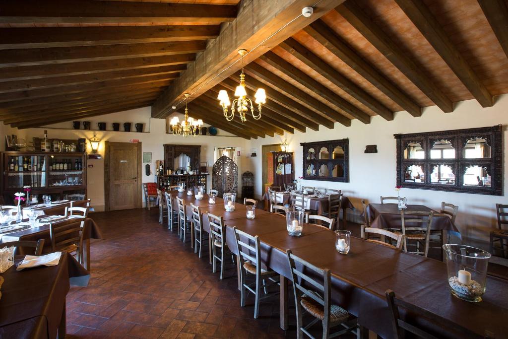 Restaurace v ubytování Hotel Podere Conti