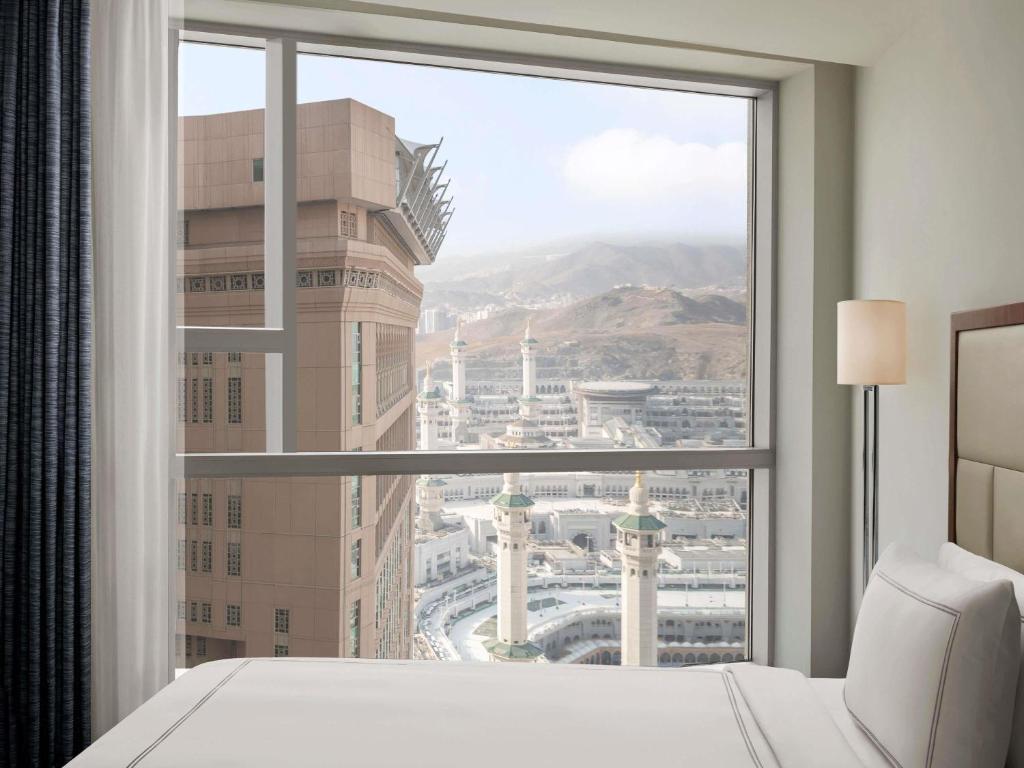 غرفة كلاسيكية مع بإطلالة جزئية QUAD BED, HARAM VIEW
