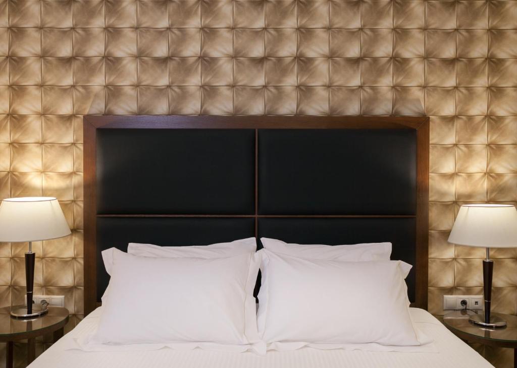 Postel nebo postele na pokoji v ubytování Anaktorikon Boutique Hotel