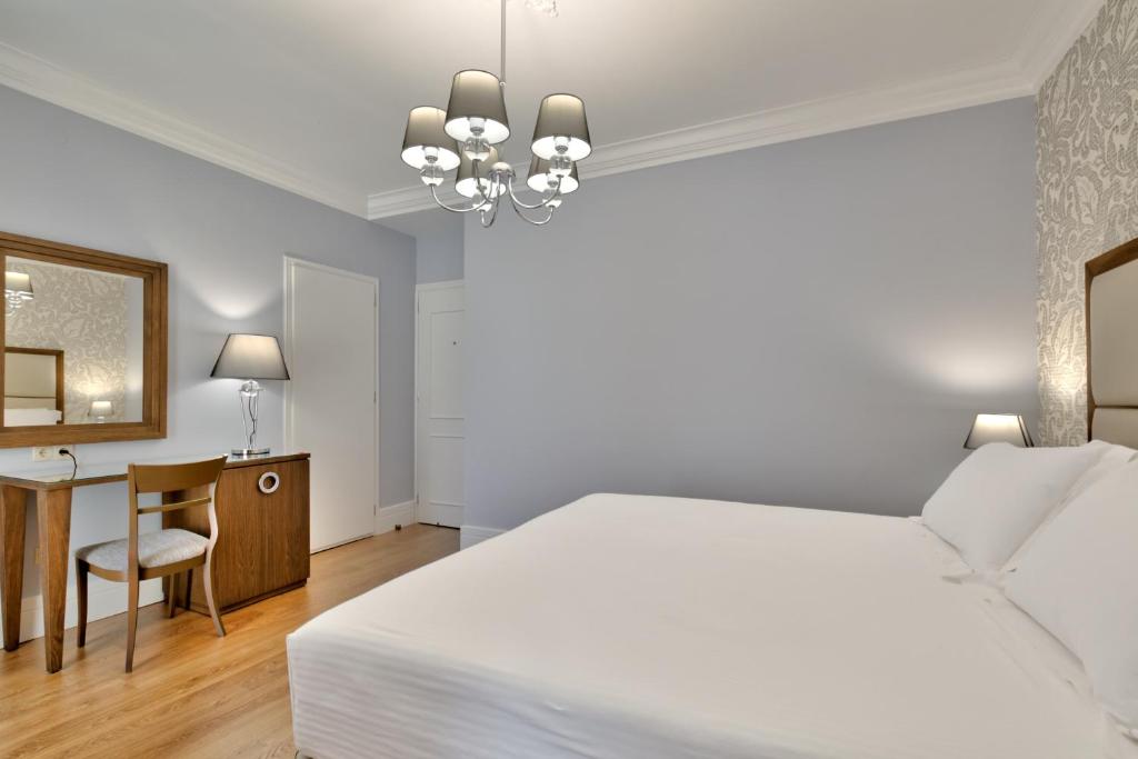 Postel nebo postele na pokoji v ubytování Anaktorikon Boutique Hotel
