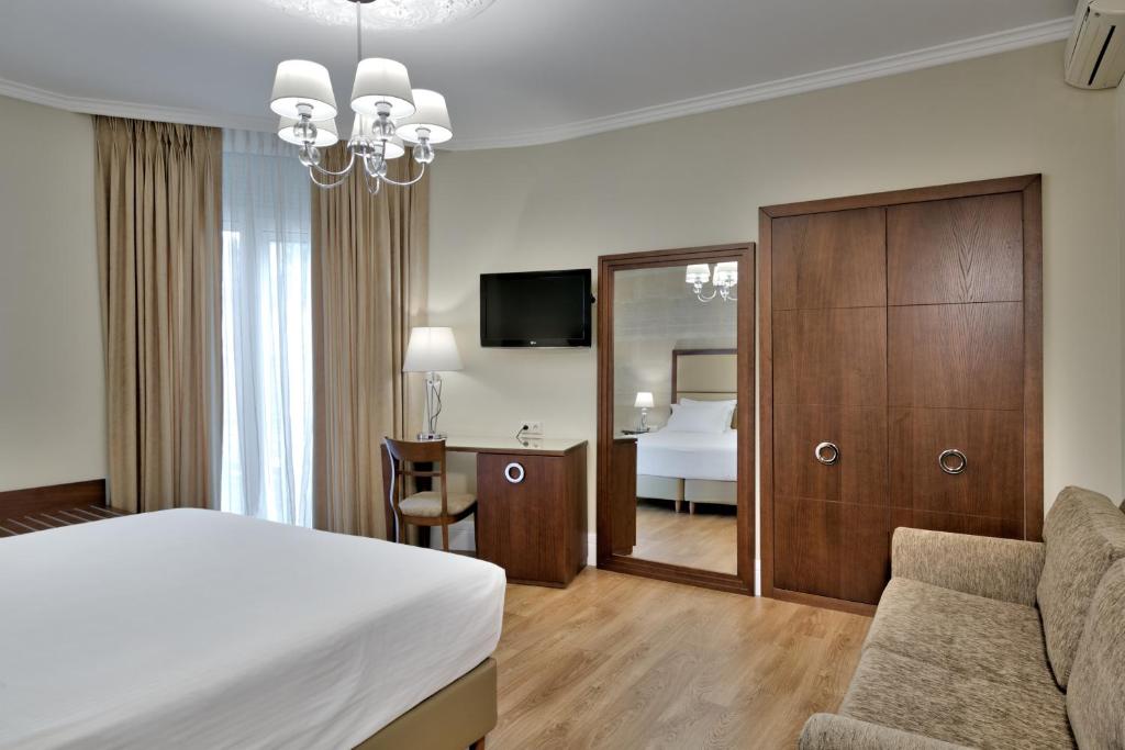 Postel nebo postele na pokoji v ubytování Anaktorikon Boutique Hotel