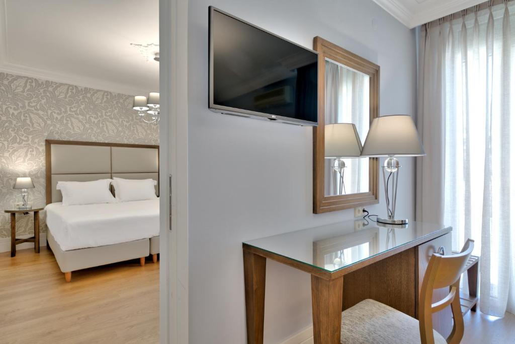 Postel nebo postele na pokoji v ubytování Anaktorikon Boutique Hotel