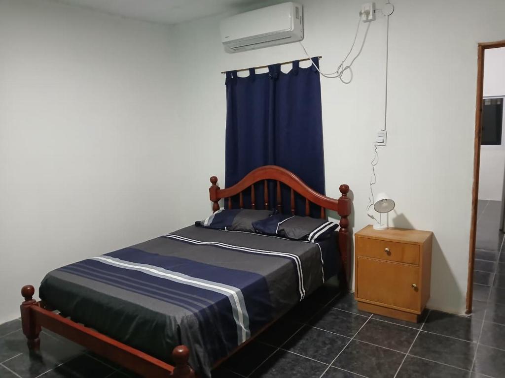 Ένα ή περισσότερα κρεβάτια σε δωμάτιο στο Amplio departamento zona céntrica