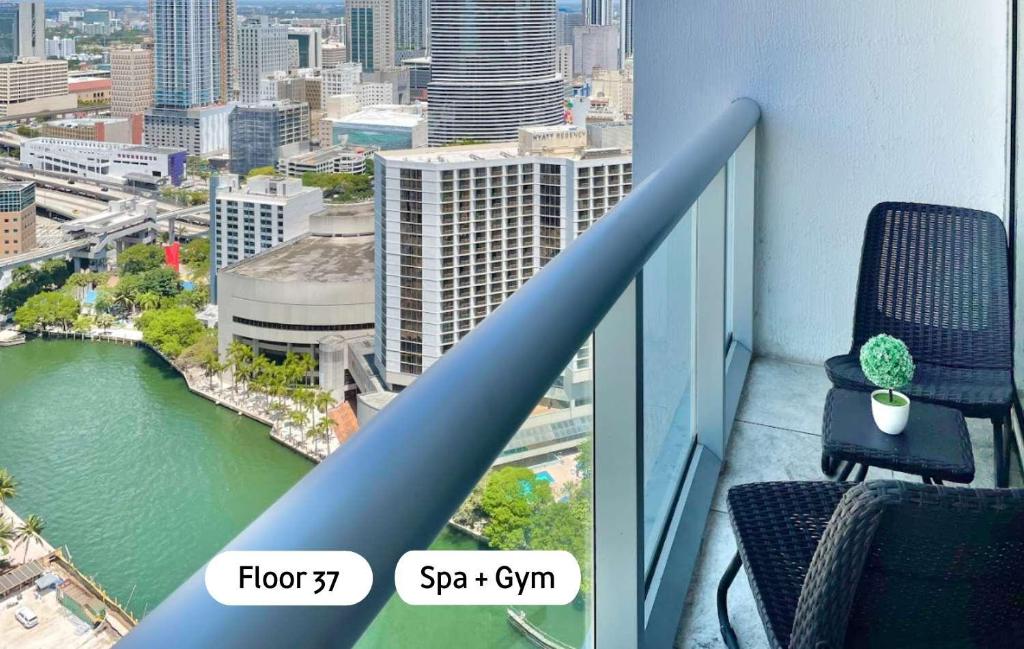 Γενική άποψη της πόλης Μαϊάμι ή θέα της πόλης από  αυτό το διαμέρισμα