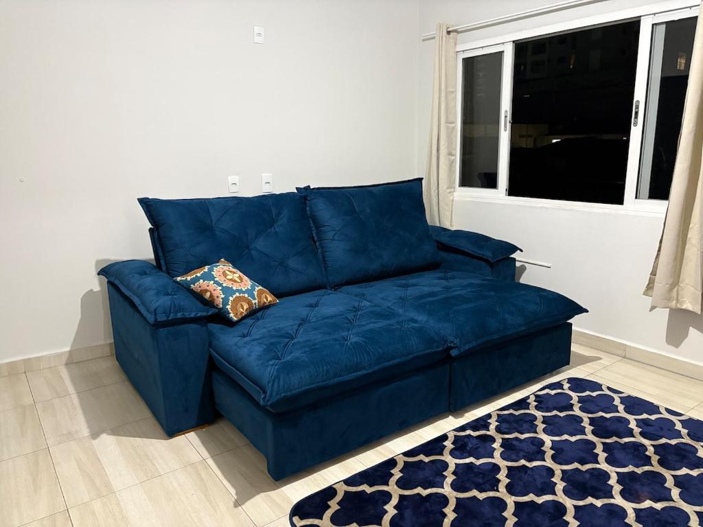 O zonă de relaxare la Apto centro 6 hóspedes com garagem