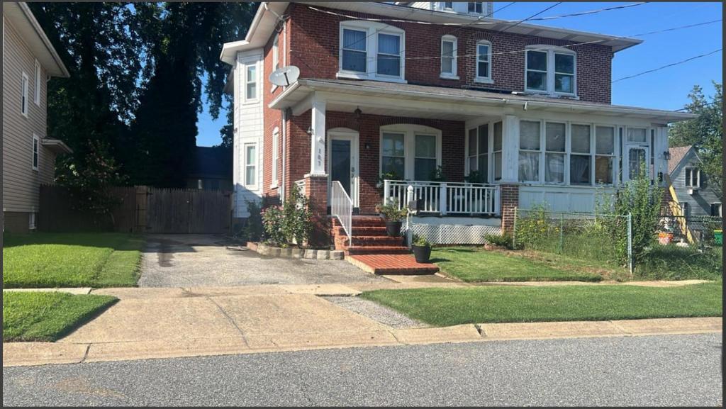 Το κτήριο όπου στεγάζεται  το διαμέρισμα