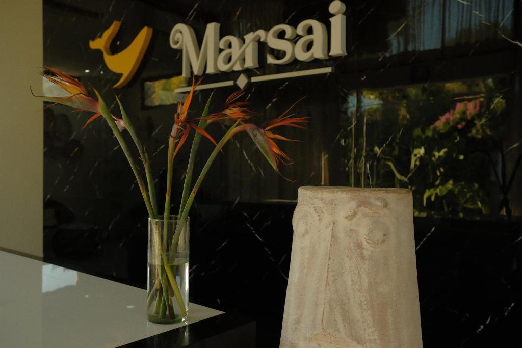 a vase with flowers in it sitting on a table at Torre Marsai By MrW in Higuera Blanca