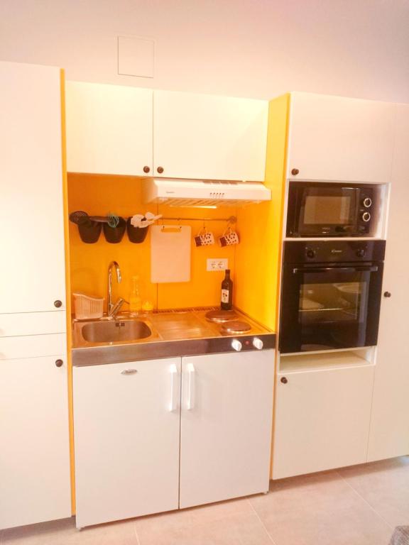 Kuchyňa alebo kuchynka v ubytovaní Apartman Studio Ujević