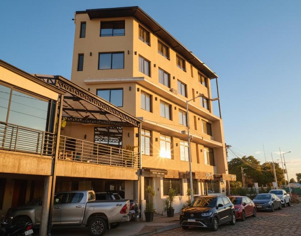 Tòa nhà nơi khách sạn tọa lạc