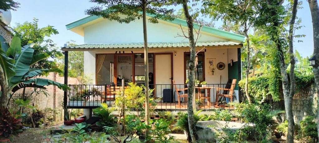 En have udenfor Sunny House