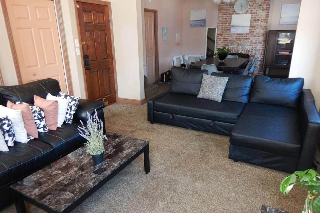 Χώρος καθιστικού στο 3 Beds, homey, spacious, stadiums, free parking, parks