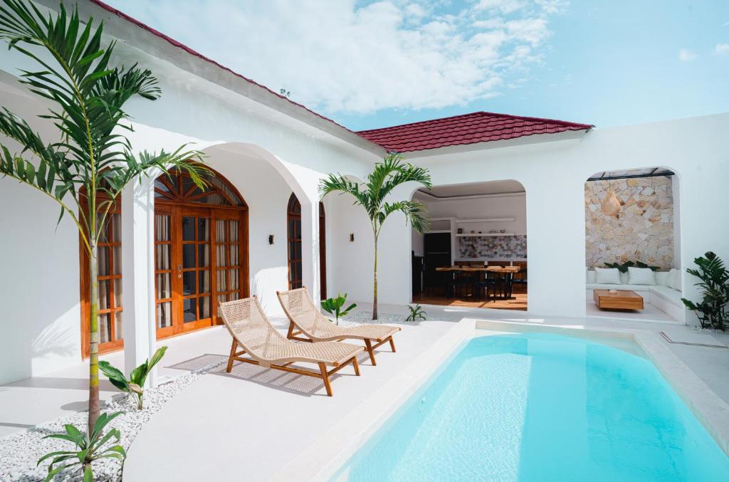 Bazén v ubytování Villa Charlotte nebo v jeho okolí