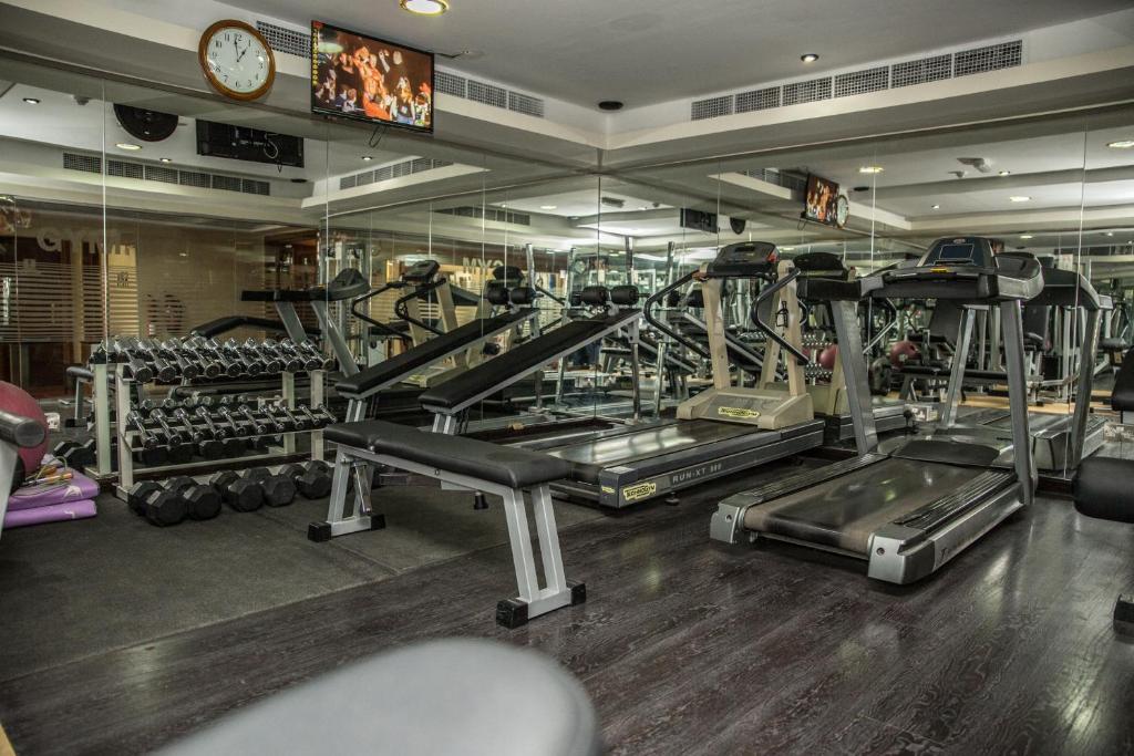 Fitness centrum a/nebo fitness zařízení v ubytování Saffron Boutique Hotel