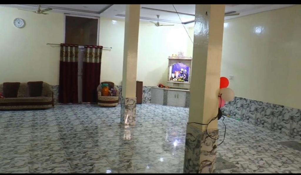 Et opholdsområde på Kisori ju krupa dham