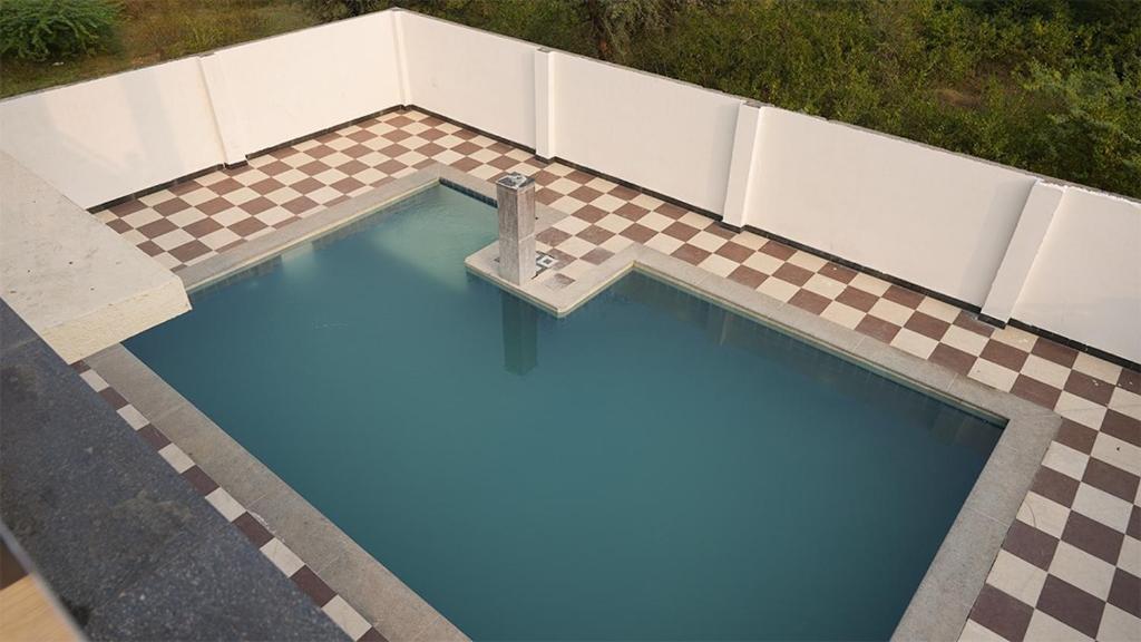 an overhead view of a swimming pool with blue water at Amaira Villa in Dakan Kotra